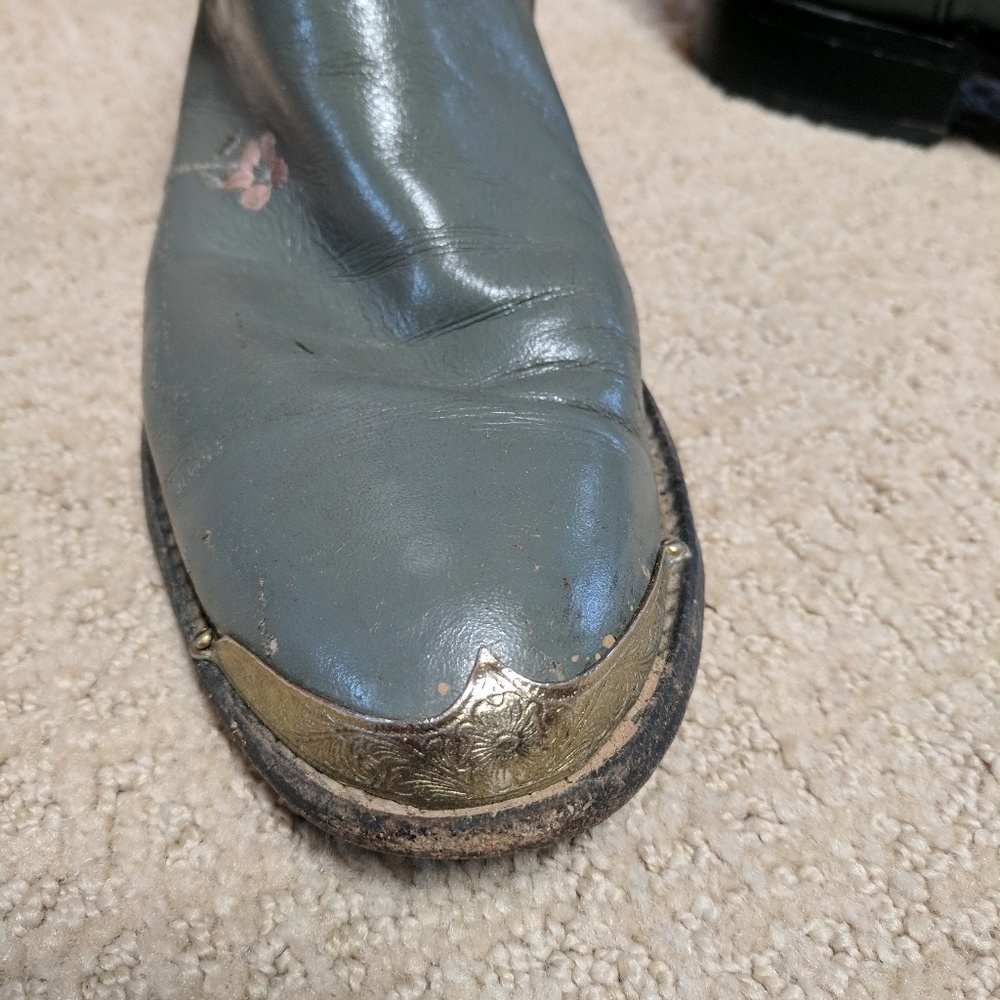 Boots - Picture 2 of 7